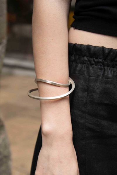 Silver loop bracelet